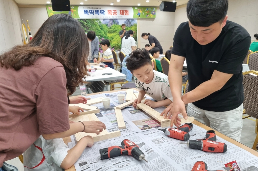 청송군가족센터, ‘우리동네 아빠교실’ 목공체험 교실 운영.jpg
