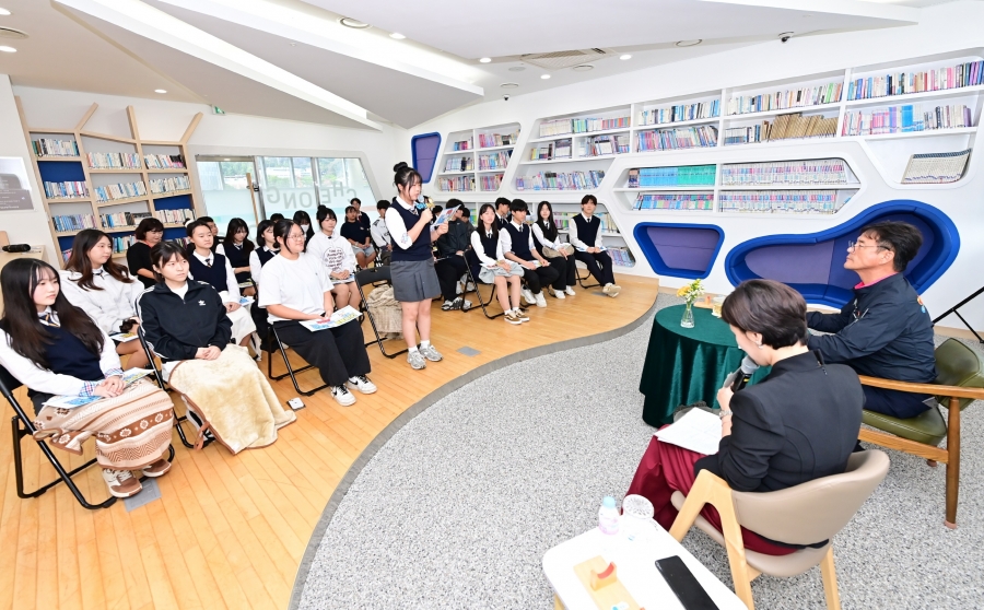 윤경희 청송군수, 지역 청소년과 소소하지만 통 큰 간담회 개최.jpg