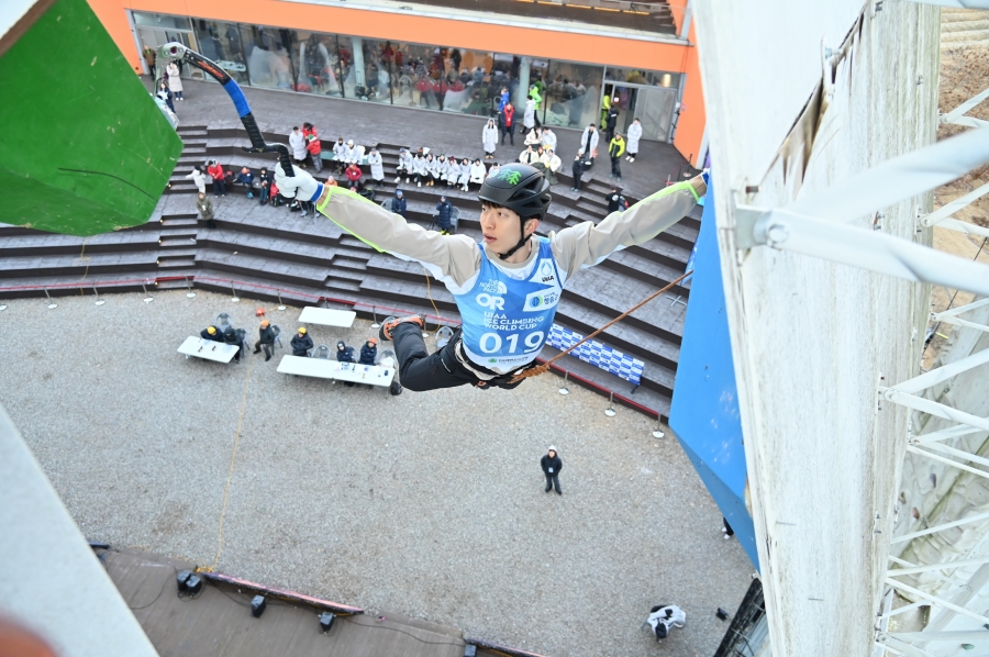 청송아이스클라이밍 월드컵.jpg